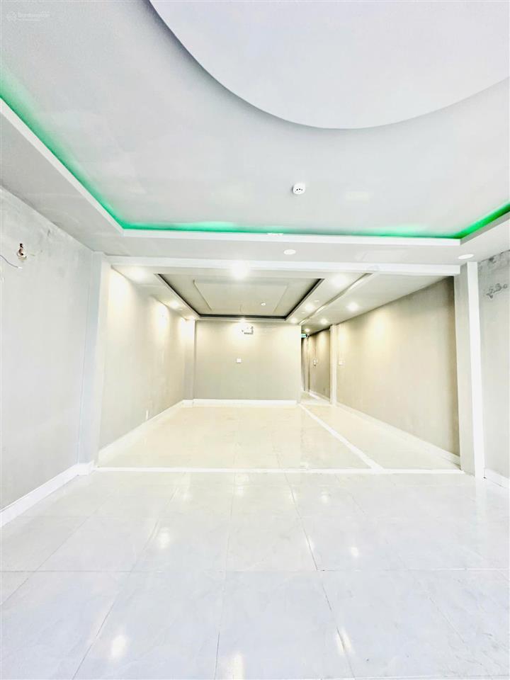 Cho thuê nhà mặt tiền 42c hoàng hoa thám  6 tầng thang máy  giá chỉ 40 triệu
