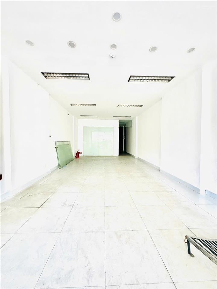 Cho thuê nhà mặt tiền 42c hoàng hoa thám  6 tầng thang máy  giá chỉ 40 triệu