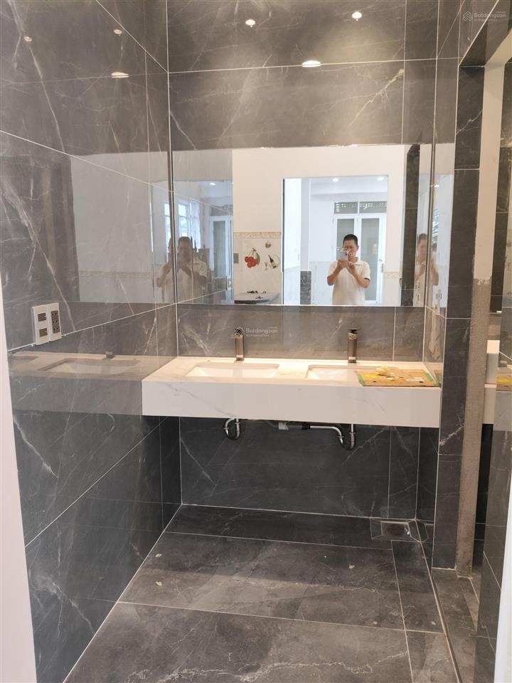 Chính chủ cần bán căn biệt thự rộng 300m2 đất nhà có 3 lầu 8 phòng ngủ 7wc bán 12,5 tỷ thương lượng