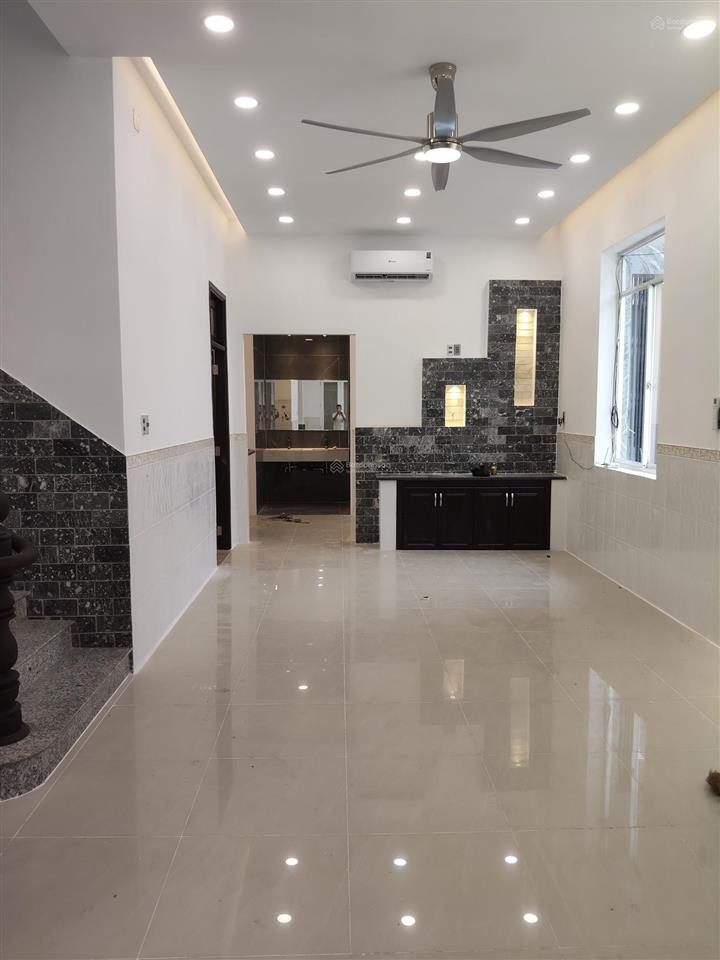 Chính chủ cần bán căn biệt thự rộng 300m2 đất nhà có 3 lầu 8 phòng ngủ 7wc bán 12,5 tỷ thương lượng