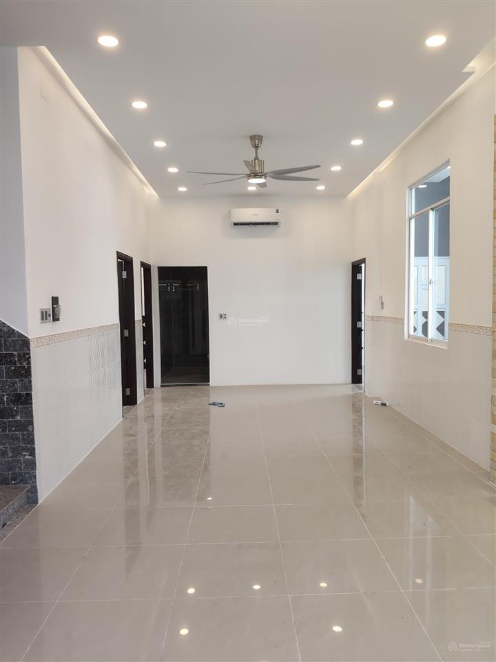 Chính chủ cần bán căn biệt thự rộng 300m2 đất nhà có 3 lầu 8 phòng ngủ 7wc bán 12,5 tỷ thương lượng