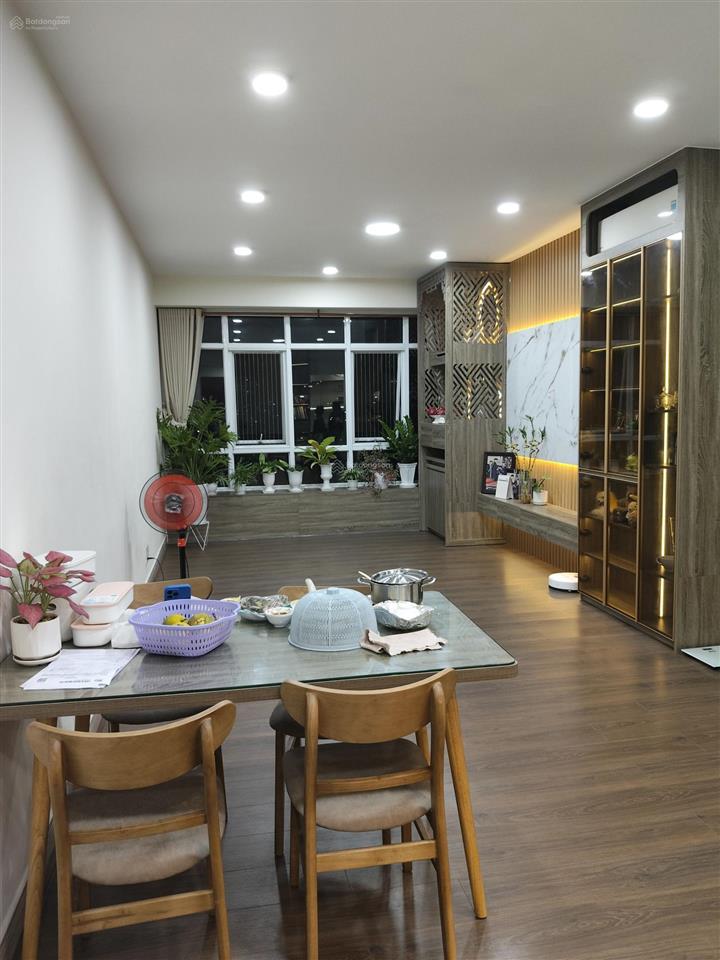 Chính chủ cần bán căn góc lầu 6 chung cư thiên nam quận 10 nhà có sổ hồng gồm có 3 phòng ngủ 127m2