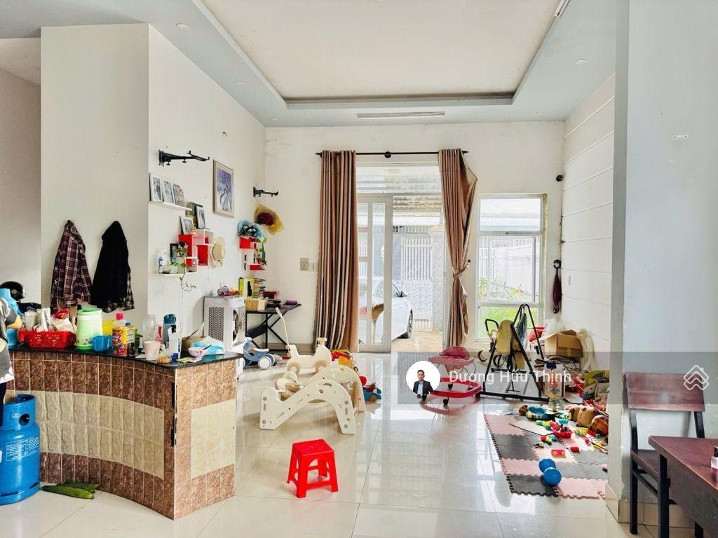 Chị ba cần tiền hạ 450 triệu bán nhanh nhà sát metro làng đại học, ngang 6,8m nở hậu 7m