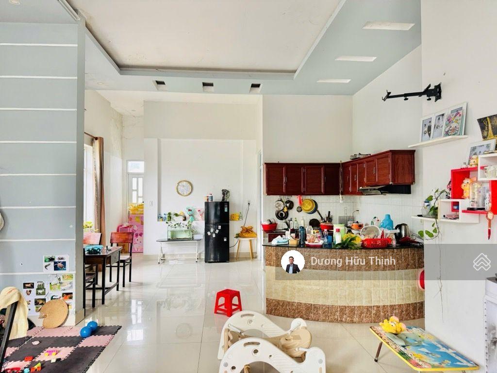 Chị ba cần tiền hạ 450 triệu bán nhanh nhà sát metro làng đại học, ngang 6,8m nở hậu 7m