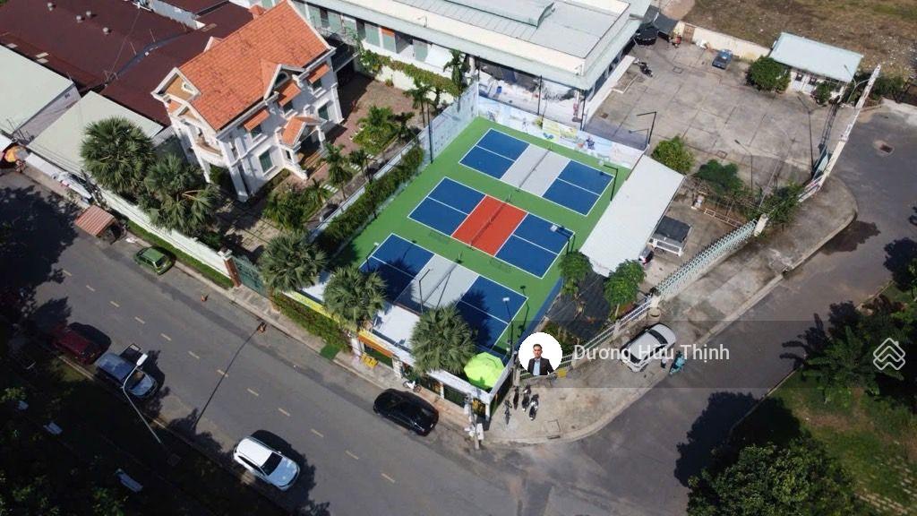 Bán đất tặng biệt thự với 2 sân pickeball