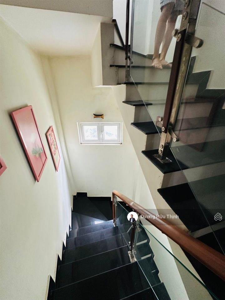 5,95 tỷ nhà 3 tầng liền kề vị trí trung tâm  hiệp phú quận 9 ( cũ)