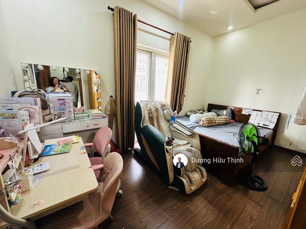 5,95 tỷ nhà 3 tầng liền kề vị trí trung tâm  hiệp phú quận 9 ( cũ)