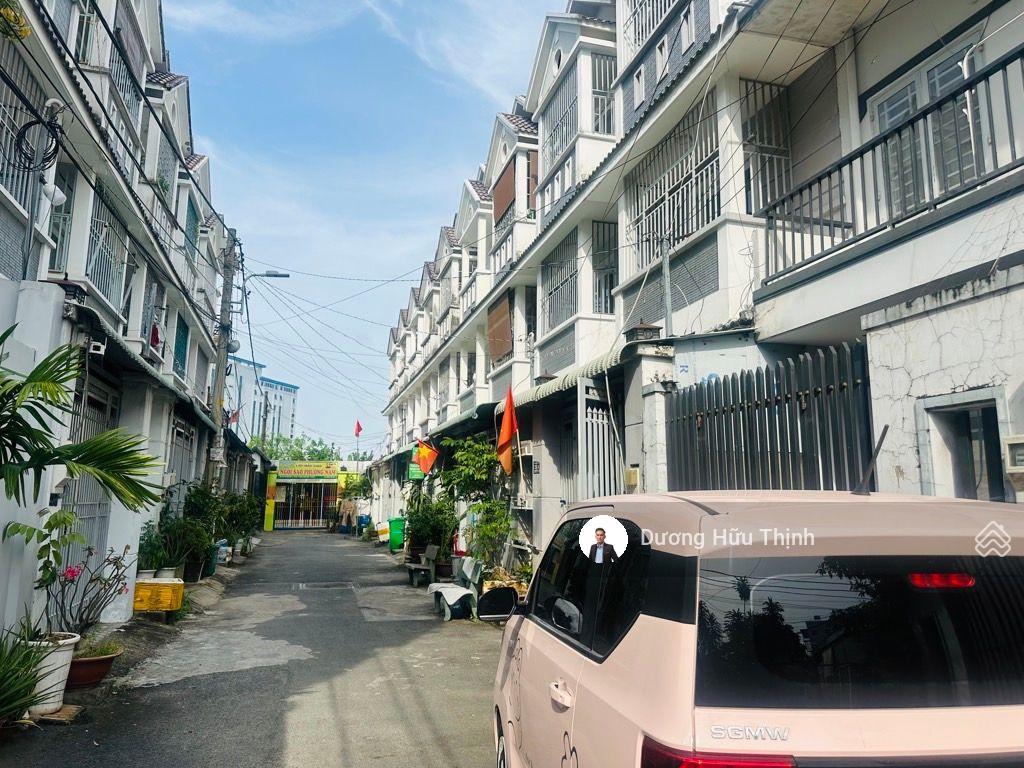 5,95 tỷ nhà 3 tầng liền kề vị trí trung tâm  hiệp phú quận 9 ( cũ)