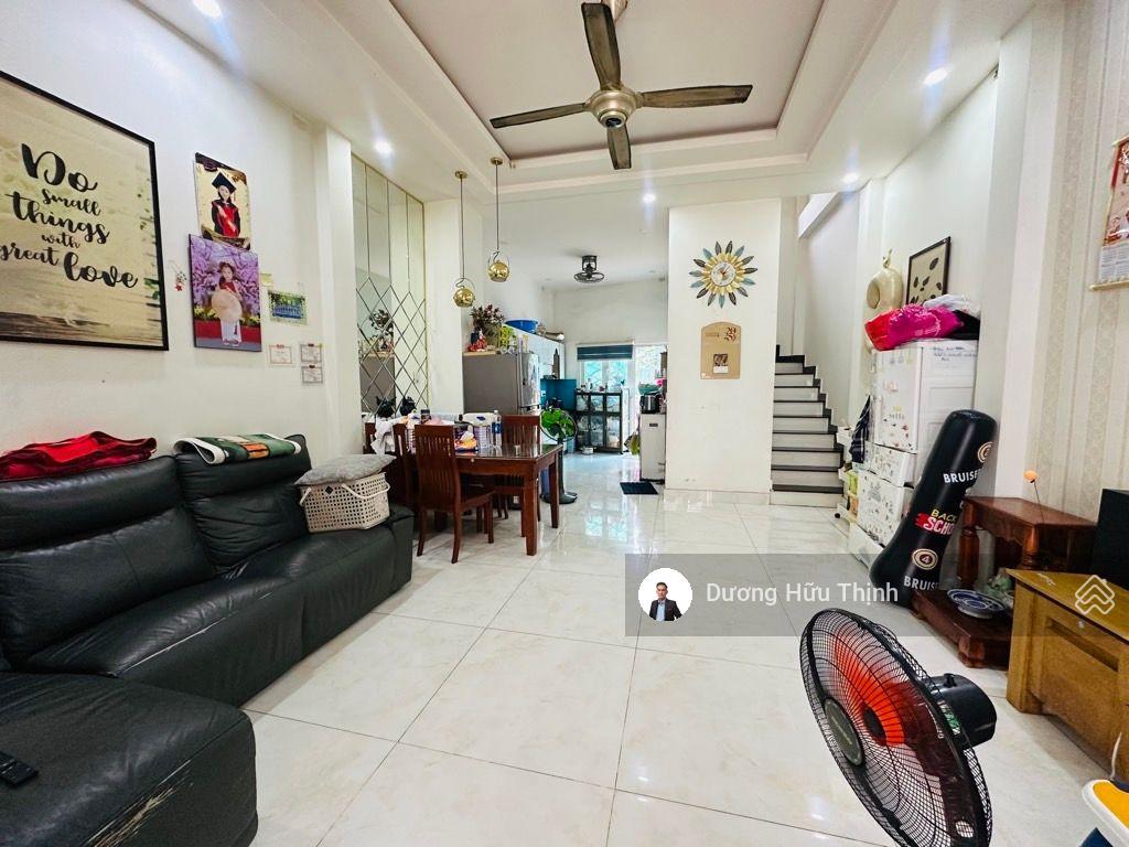 5,95 tỷ nhà 3 tầng liền kề vị trí trung tâm  hiệp phú quận 9 ( cũ)