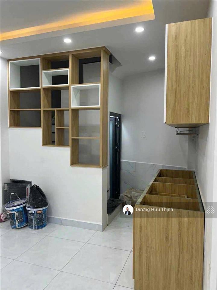 Giảm 300tr bán nhà 1 trệt 2 lầu vị trí trung tâm man thiện, quận 9 cũ