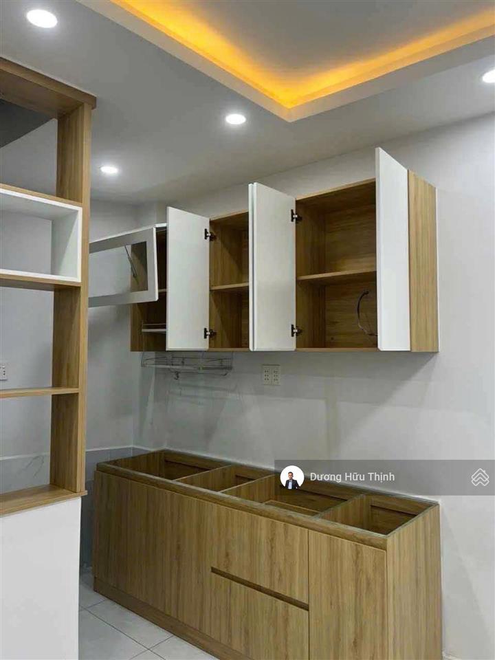 Giảm 300tr bán nhà 1 trệt 2 lầu vị trí trung tâm man thiện, quận 9 cũ