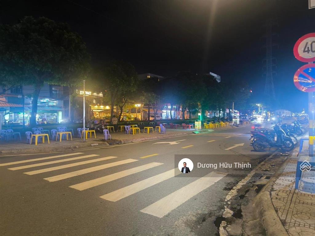 Giảm 1,5tỷ giá mới 16ty47091,6tr/m2 rẻ rề
mặt tiền kinh doanh sầm uất ngay công viênvincom