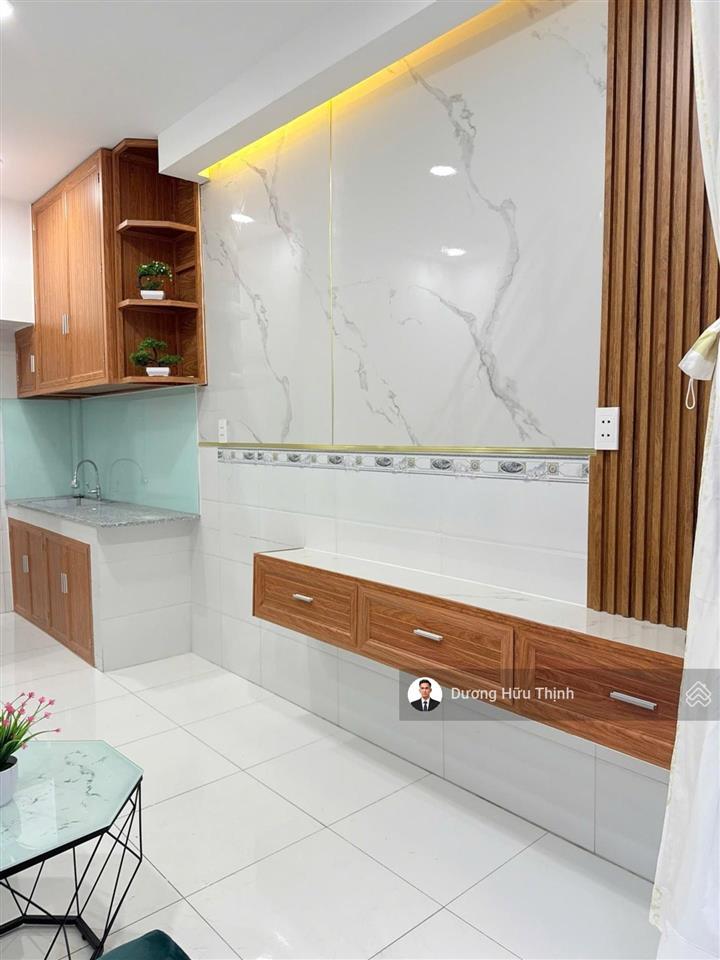 Nhà nhỏ xinh 2 tầng 23m2  gần ngã tư thủ đức