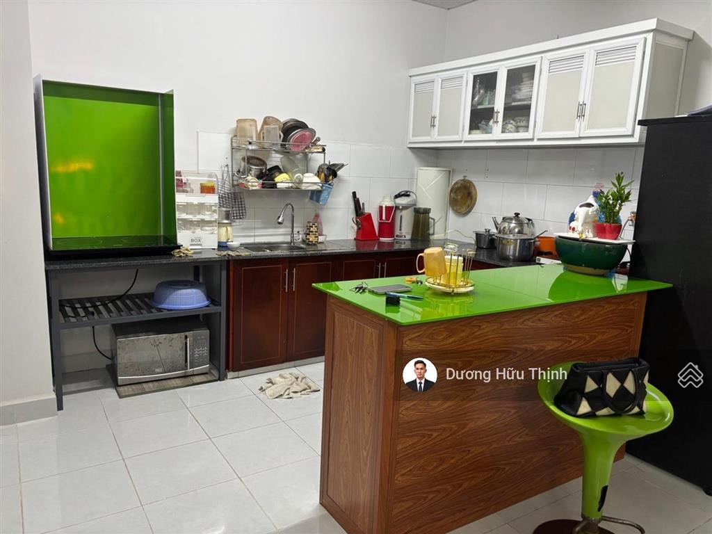 Kẹt tiền chú 7 bán căn hộ 2 pn ngay mặt tiền đường lê văn việt, man thiện trung tâm quận 9