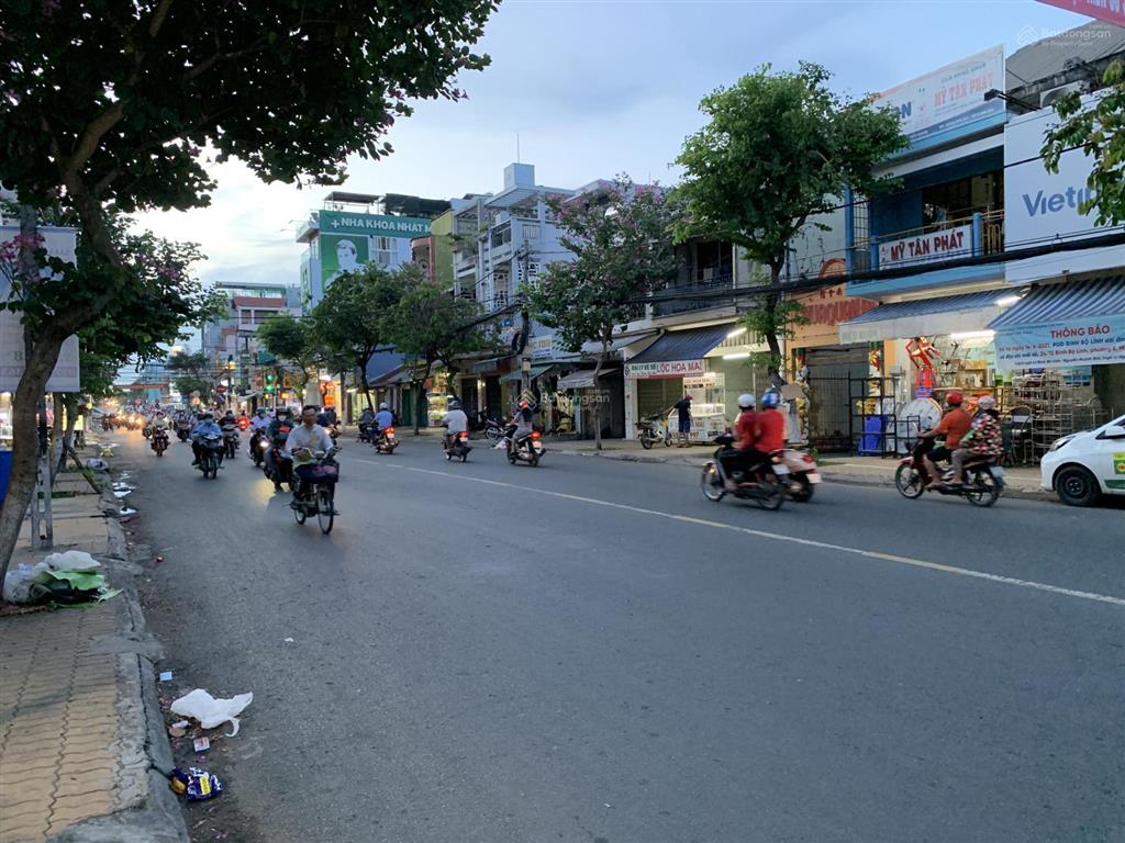 8.5m mặt tiền đường đinh bộ lĩnh, cách cầu quay 100m.