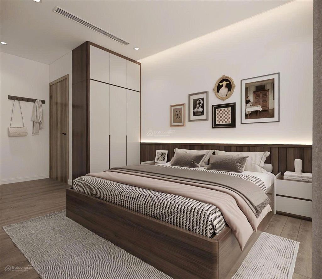 Chính chủ bán căn 3 ngủ 121 tòa 17t9 trung hòa nhân chính. giá 9,8 tỷ   0943 937 ***