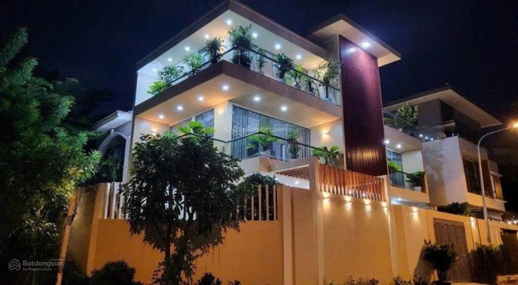 Biệt thự góc 2 mặt tiền 97a hoa đào quận phú nhuận ngang 10m