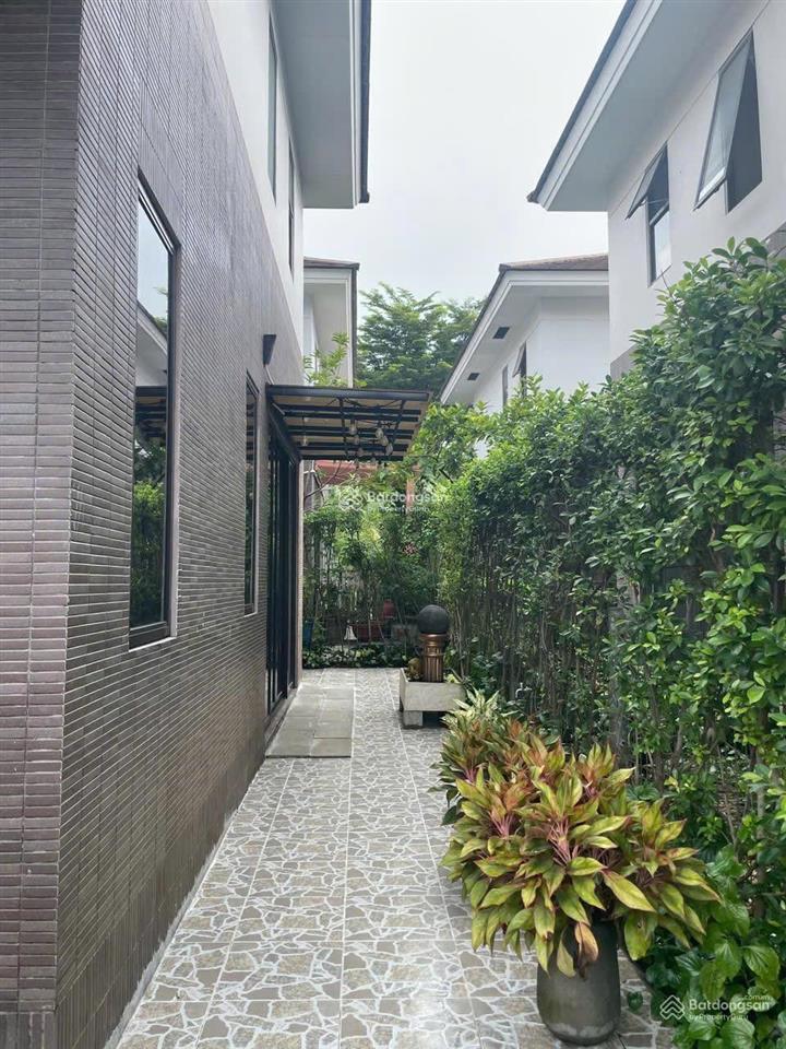 Biệt thự góc 2 mặt tiền 97a hoa đào quận phú nhuận ngang 10m