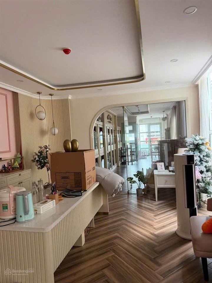 Cho thuê nhà góc 2 mặt tiền 24a lê thị riêng phường bến thành quận 1