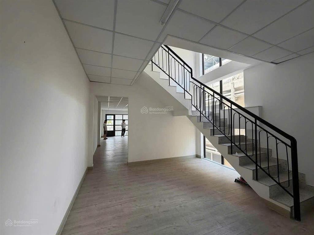 Cho thuê nhà góc 2 mặt tiền 24a lê thị riêng phường bến thành quận 1