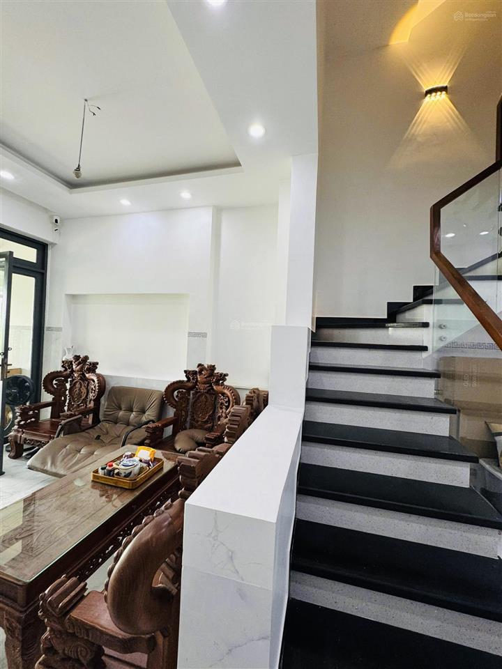 Giảm sâu nhà 4 tầng 78m2 xe hơi trong nhà 4pn giếng trời thoáng mát nội thất cao cấp hơn 7 tỷ