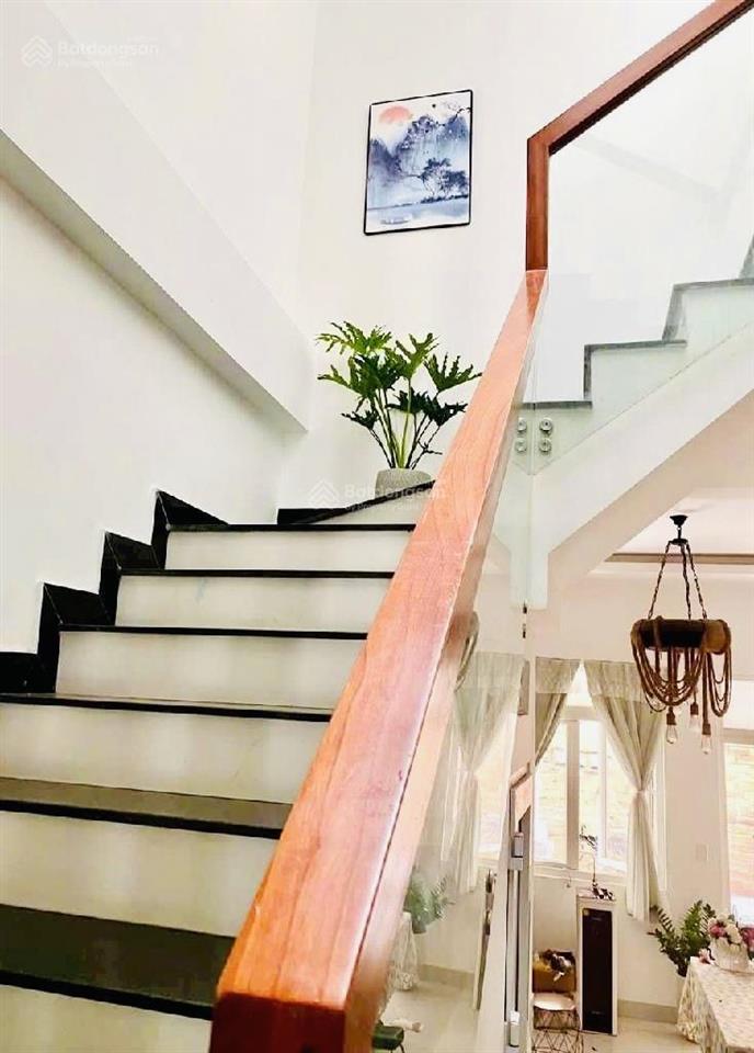 Giảm sốc 500tr chỉ còn 6.5 tỷ nhà quốc lộ 13  78m2 x3 tầng xe hơi trong nhà