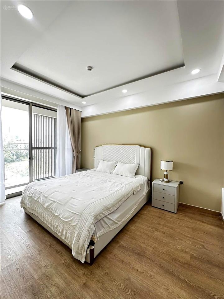 Cần bán gấp căn hộ saigon south (3pn) full nội thất, nhà đẹp view thoáng, nhà mới 99% giá tốt