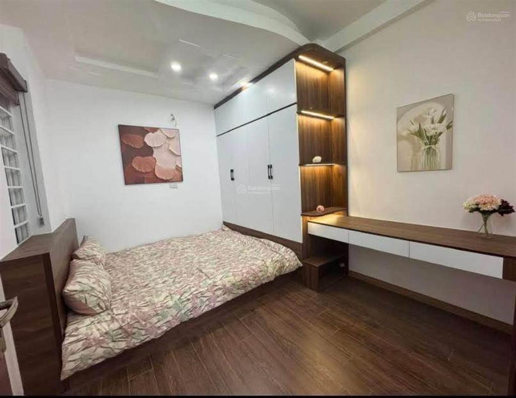 Nhỉnh 2 tỷ, nguyễn khánh toàn, 55m2, 2pn, thang máy, gần ô tô