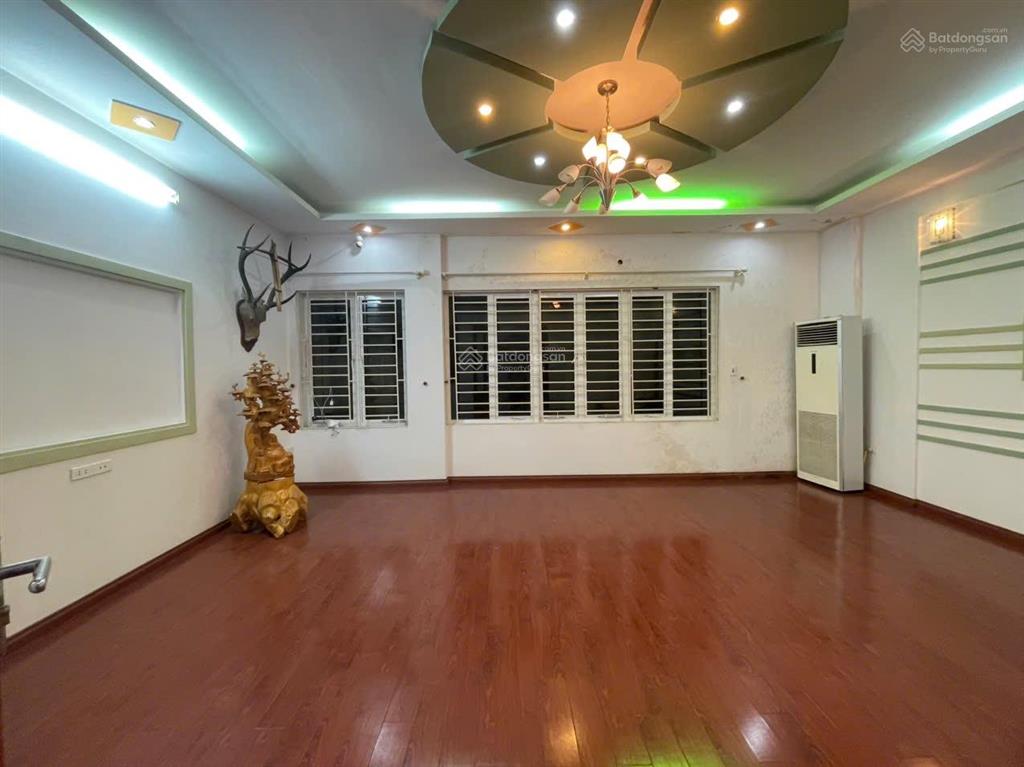 Hoàng quốc việt, 5 tầng bề thế, mt 6.7m, ô tô, nhỉnh 17 tỷ.