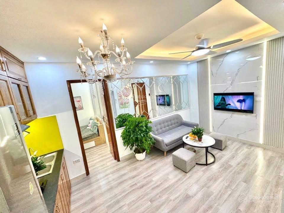 Nhỉnh 2 tỷ 55m 2 ngủ ngay trung tâm xuân thủy, cầu giấy.