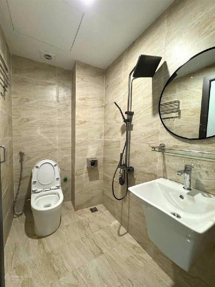 Nhà đường cầu giấy, 42m2, 5 tầng, full nội thất, chỉ 9 tỷ