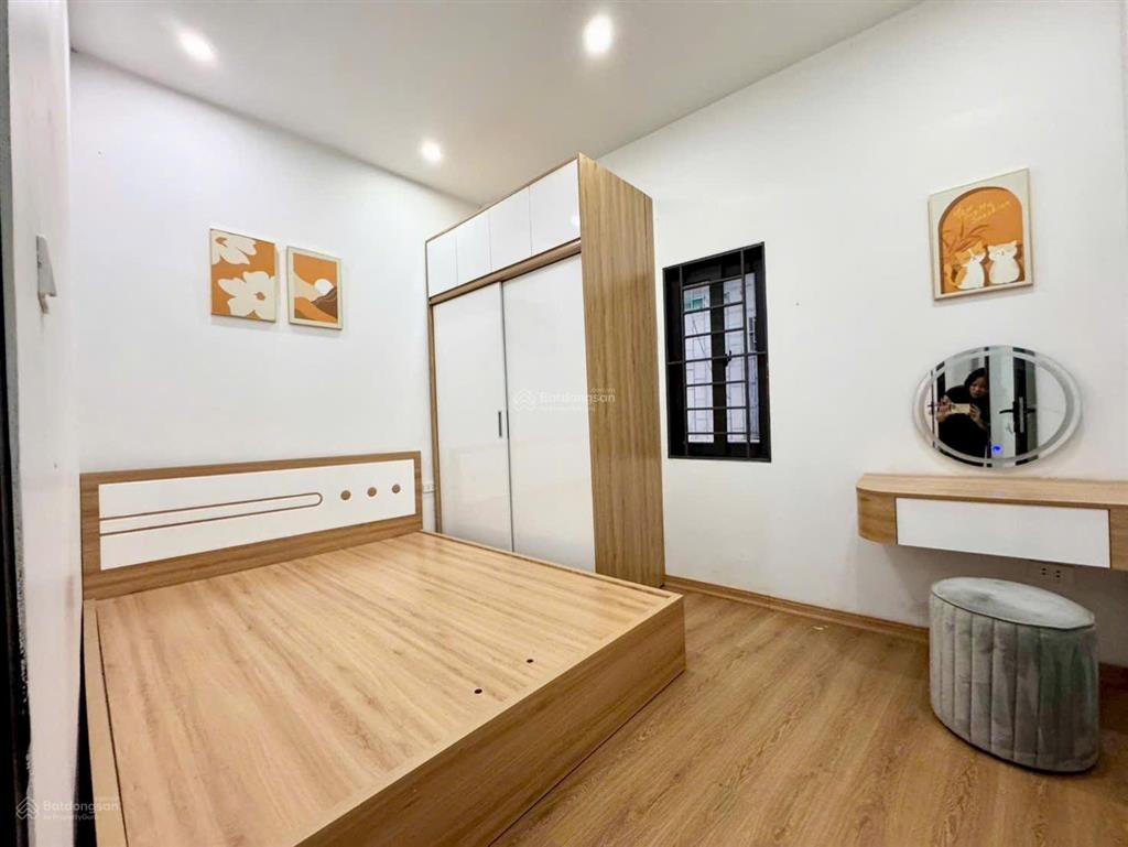 Nhà đường cầu giấy, 42m2, 5 tầng, full nội thất, chỉ 9 tỷ