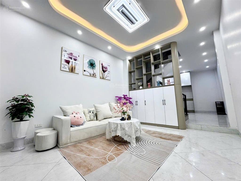 Nhà đường cầu giấy, 42m2, 5 tầng, full nội thất, chỉ 9 tỷ