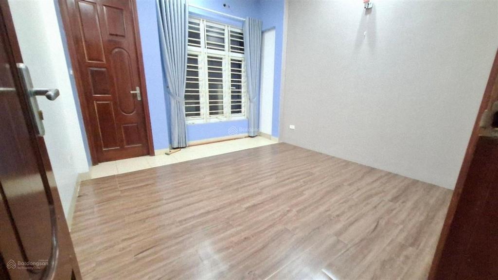 Bán nhà phân lô cán bộ trần cung, hoàng quốc việt, nghĩa đô, ô tô vào nhà 37m x 5 tầng 5pn 13,9 tỷ