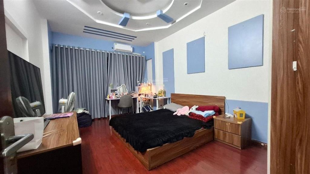 Bán nhà phân lô cán bộ trần cung, hoàng quốc việt, nghĩa đô, ô tô vào nhà 37m x 5 tầng 5pn 13,9 tỷ
