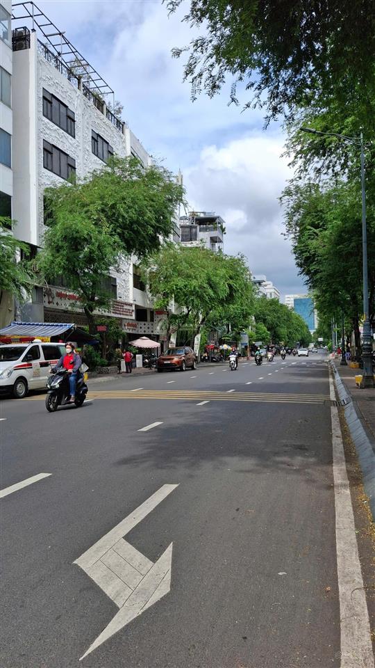 Bán nhà mt nguyển chí thanh, q5  9x20m  cn 135m  3 tầng  chỉ 32 tỷ