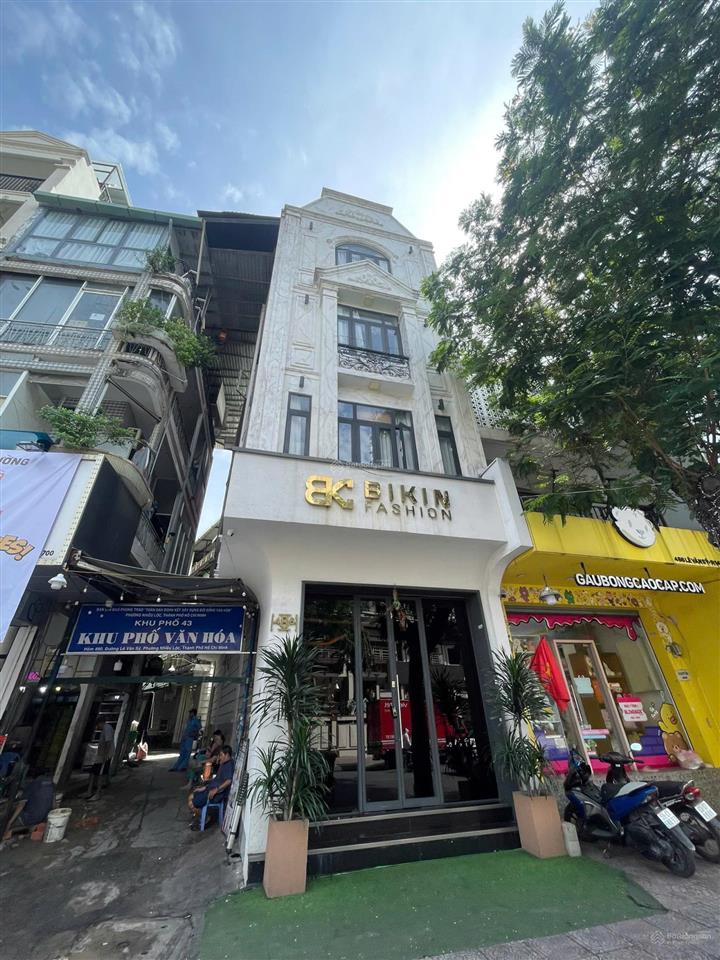 Cần tiền bán mt nguyễn gia trí  8x13m  cn 106m  ctxd hầm 6 tầng  bán 25 tỷ