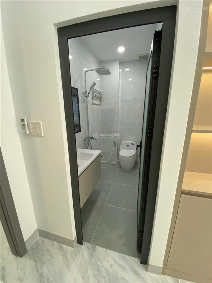 Nhà mới xây  vào ở ngay. full nội thất. shr. cc trong ngày. mua nhà đón tết!