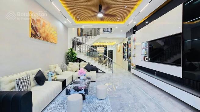 Hot! mặt phố, thang máy, kinh doanh, phố hoàng ngân, 89m2 x 5 tầng. giá 23 tỷ nhỉnh