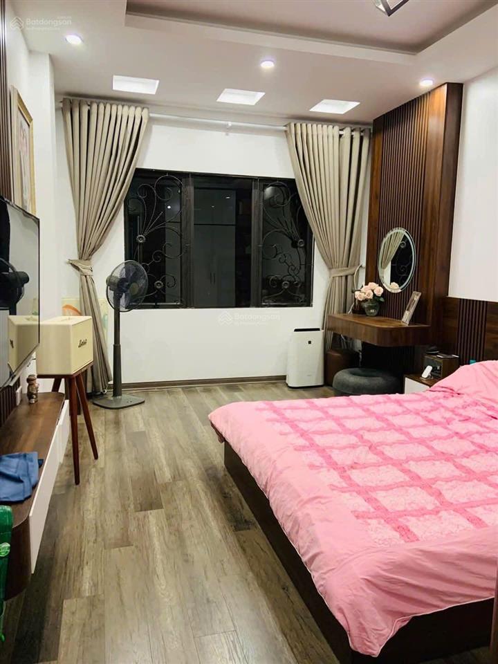 Hot! mặt phố, thang máy, kinh doanh, phố hoàng ngân, 89m2 x 5 tầng. giá 23 tỷ nhỉnh