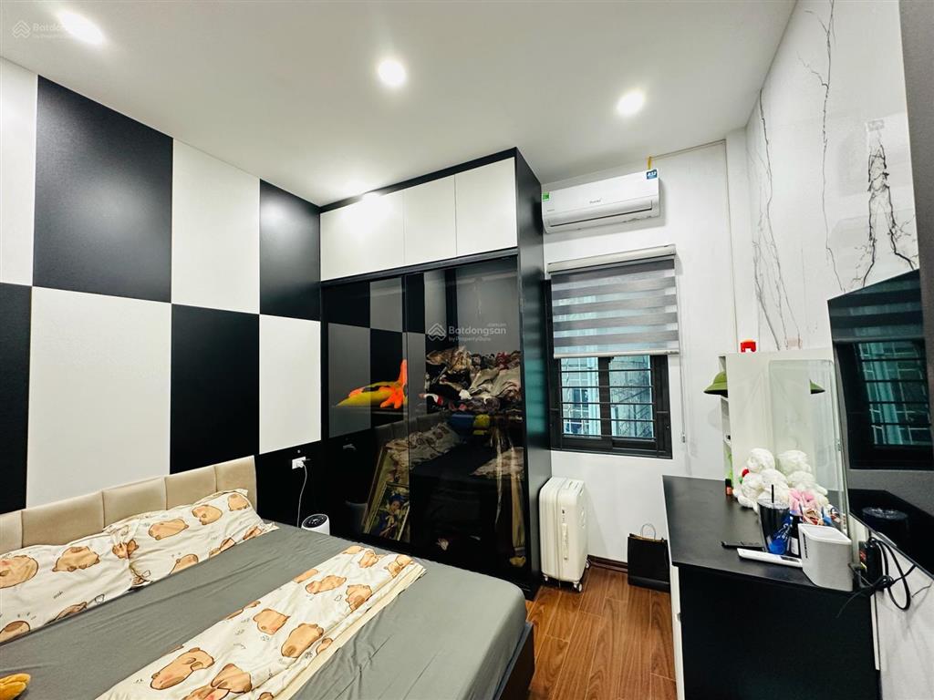 Phân lô ô tô đỗ cổng phố thái thịnh, đống đa51m x 5 tầngthoáng trước sau. giá 14 tỷ nhỉnh