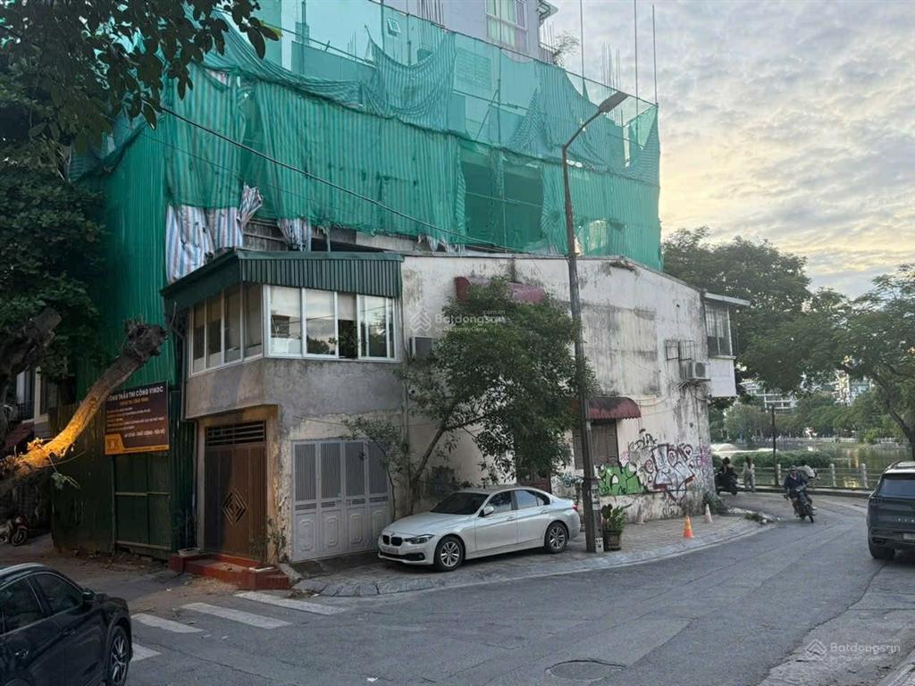 Bán nhà 3 mặt tiền mặt phố trấn vũ view sát hồ trúc bạch. sổ đỏ chính chủ, diện tích 72m2