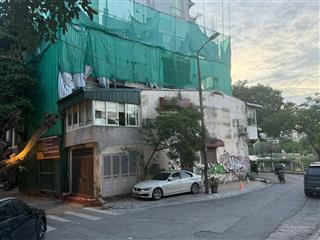 Bán nhà 3 mặt tiền mặt phố trấn vũ view sát hồ trúc bạch. sổ đỏ chính chủ, diện tích 72m2