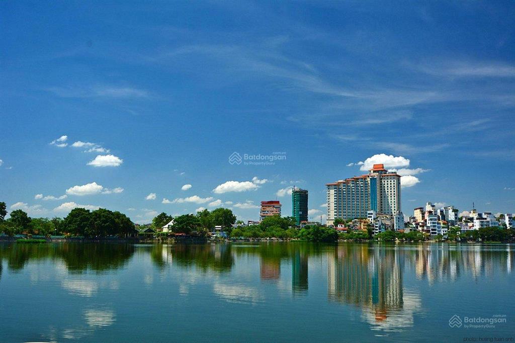 Bán nhà 3 mặt tiền mặt phố trấn vũ view sát hồ trúc bạch. sổ đỏ chính chủ, diện tích 72m2
