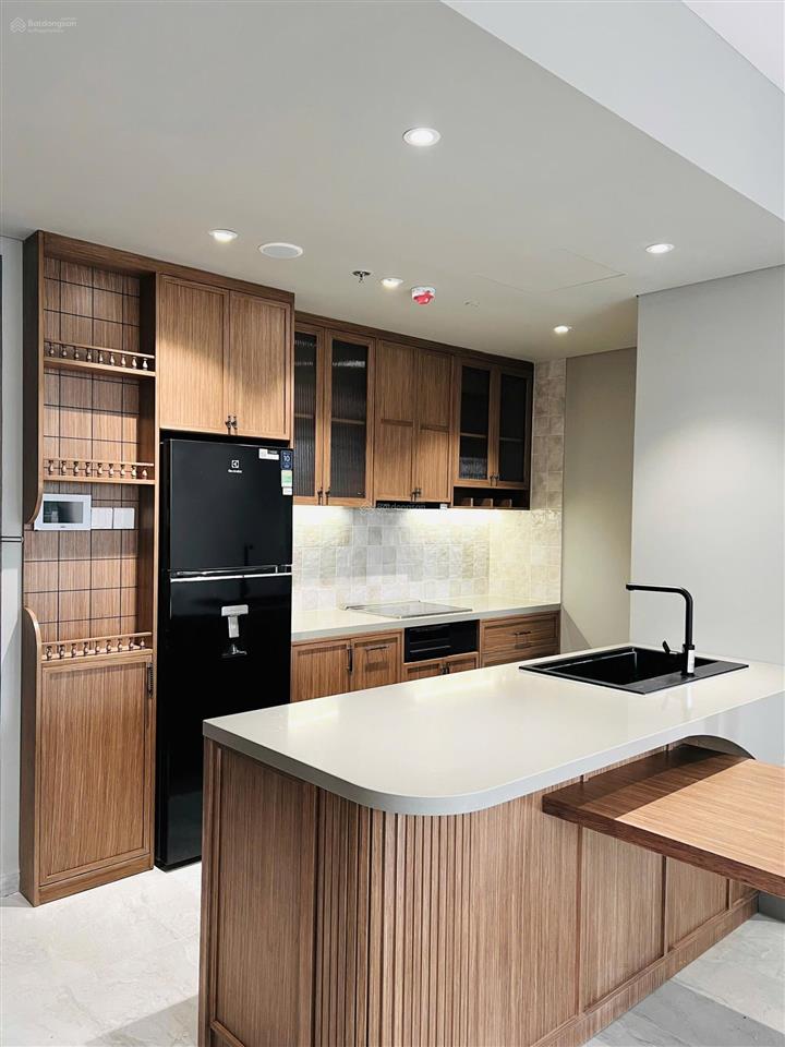 Cho thuê căn hộ có sân vườn riêng cardinal court, phú mỹ hưng 0483 095 *** hana