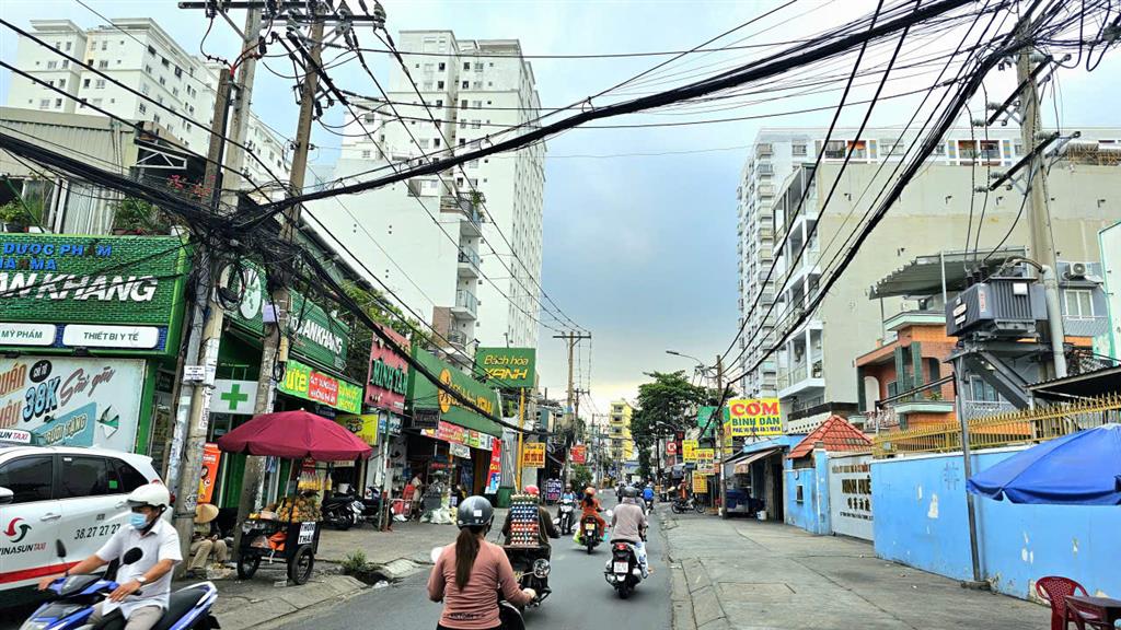 Nhà Mặt Phố Bàu Cát 133m2 - Sổ Hồng 2 Tầng - GIÁ 15 Tỷ - LH: 0898333313