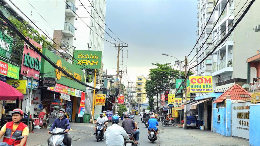 Nhà Mặt Phố Bàu Cát 133m2 - Sổ Hồng 2 Tầng - GIÁ 15 Tỷ - LH: 0898333313