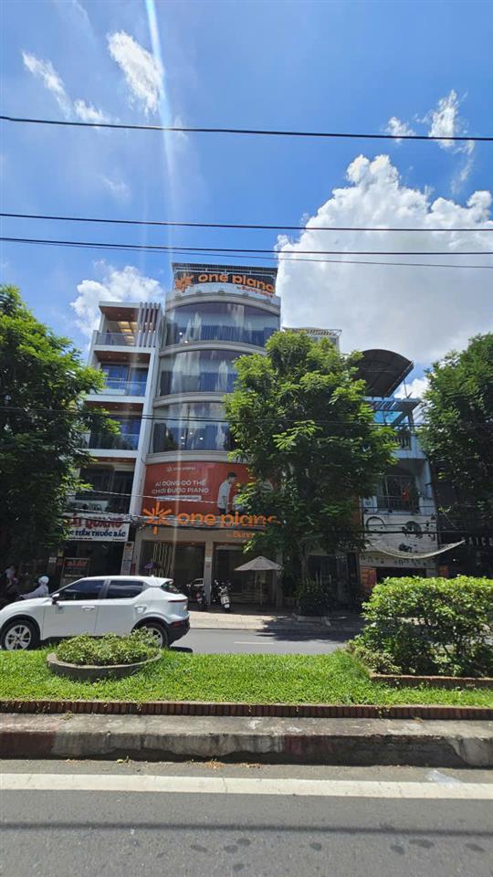 Bán gấp nhà mặt tiền Bàu Cát, Tân Bình, 133m2, giá chỉ 15 tỷ, vị trí kinh doanh đắc địa,