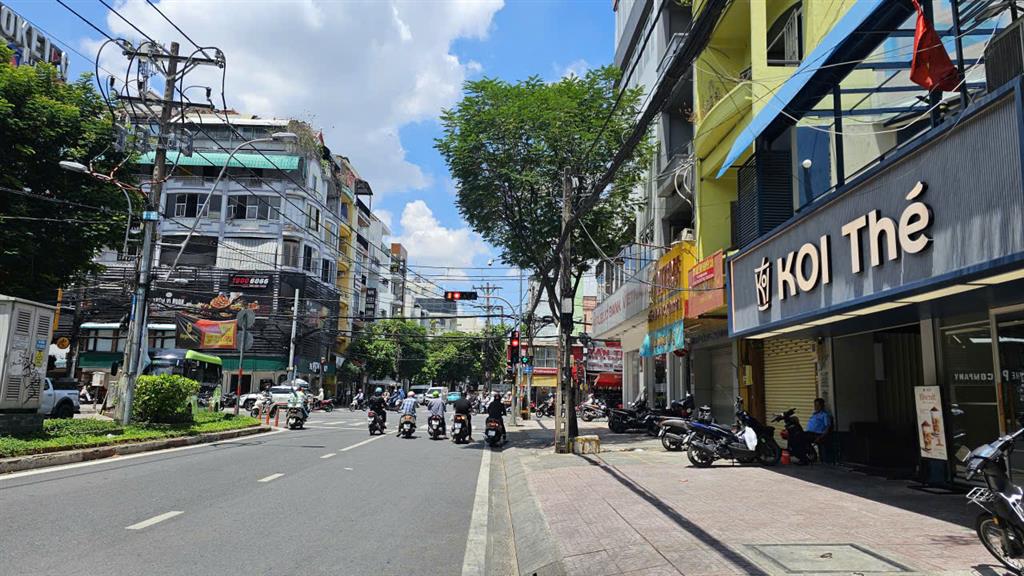 Bán gấp nhà mặt tiền Bàu Cát, Tân Bình, 133m2, giá chỉ 15 tỷ, vị trí kinh doanh đắc địa,