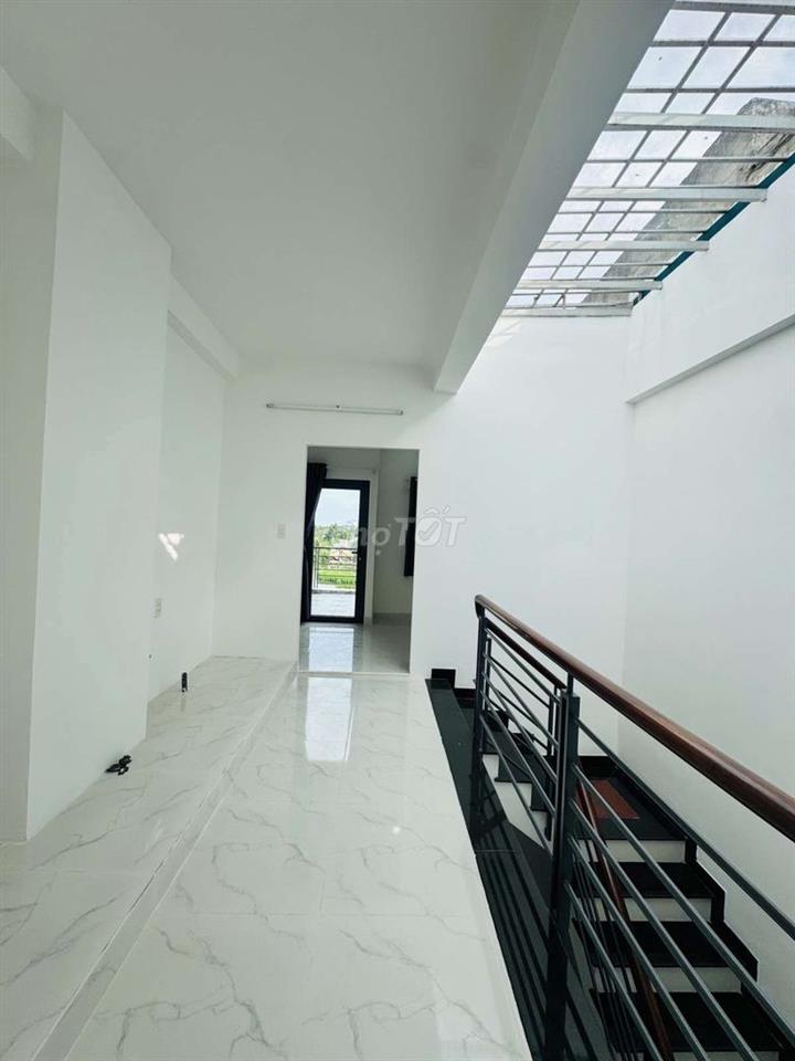 Nhà 3 Tầng 54m2 Võ Văn Hát Long Trường Hẻm Xe Hơi Full Nội Thất 5.5T
